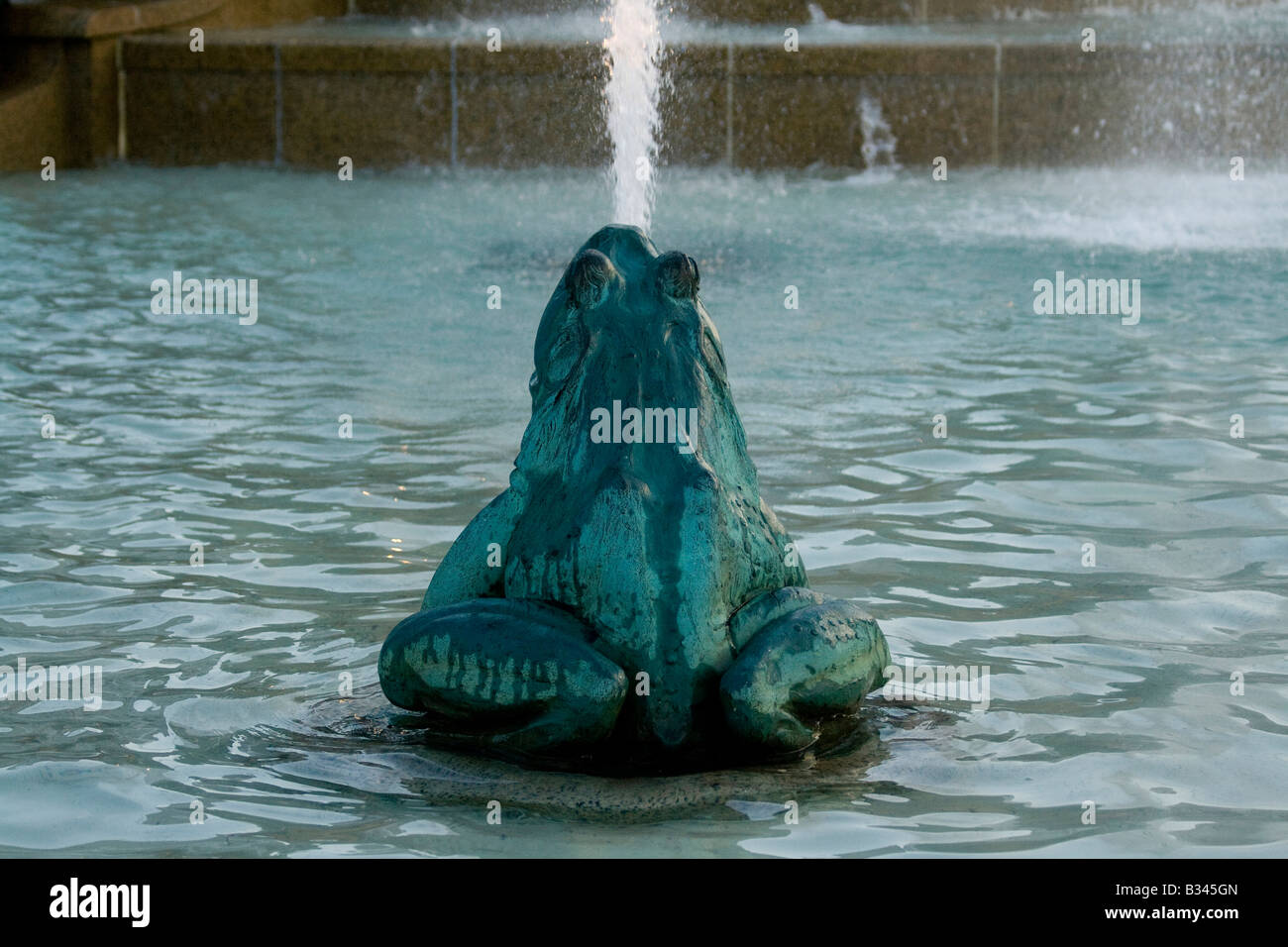 Une statue d'une grenouille est visible dans le Swann Memorial Fountain à Logan Square, Philadelphie, Pennsylvanie. Banque D'Images