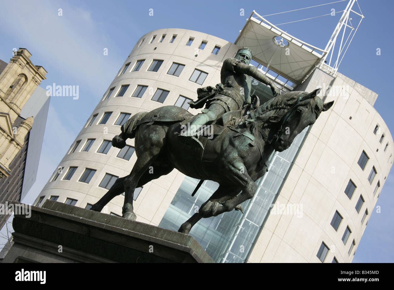 Ville de Leeds, en Angleterre. La statue équestre du Prince Noir, Edouard de Woodstock, à Leeds City Square. Banque D'Images