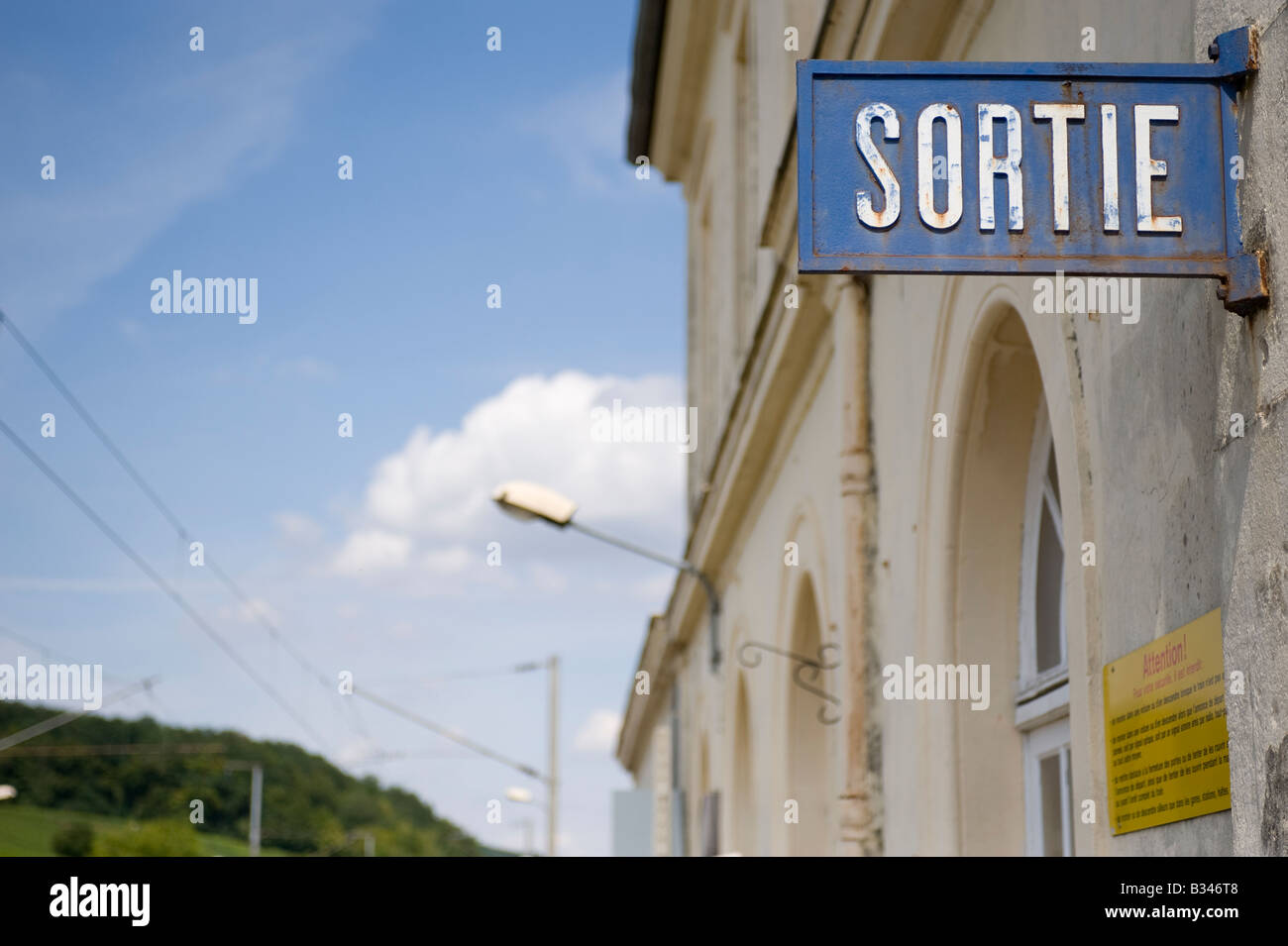 D'Avenay Val d'Or gare sortie sign Champagne Ardenne france Banque D'Images D'Avenay Val d'Or gare sortie sign Champagne Ardenne france Banque D'Images