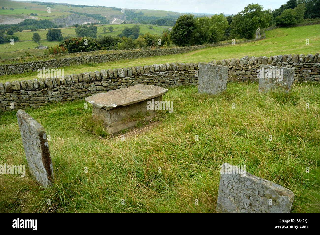 Riley tombes dans Eyam Angleterre Lieu de sépulture de la famille Hancock pestiférés Banque D'Images