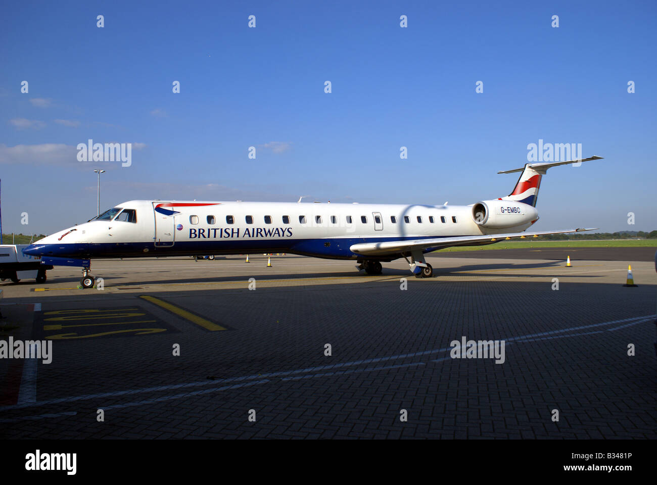 EMBRAER 145 G-EMBC Banque D'Images