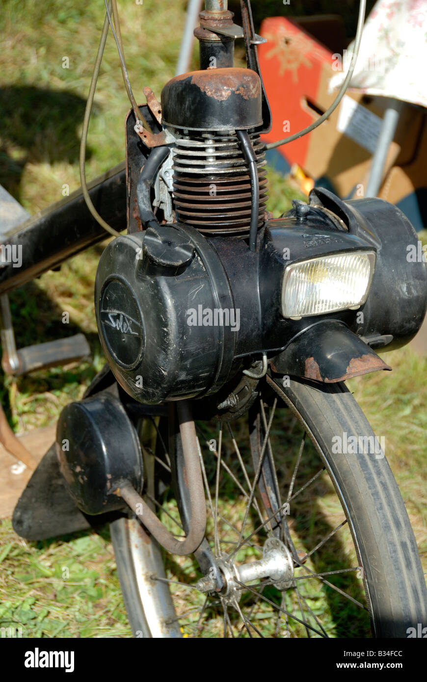 Stock photo d'un vieux Solex velosolex powered bycyle original Le cycle a  été vu à un vide grenier en France Photo Stock - Alamy