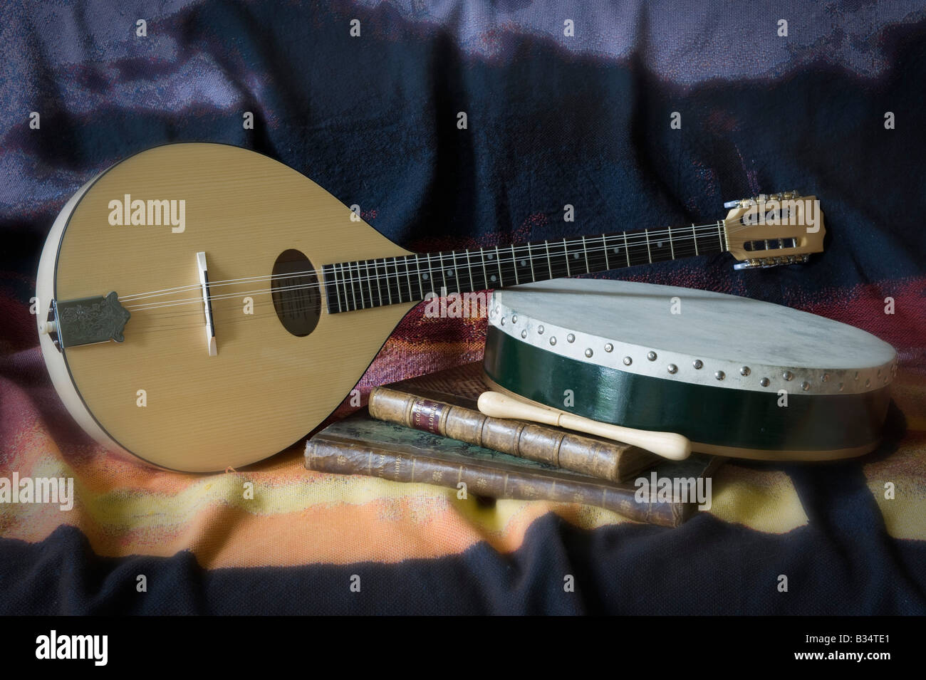 Instrument de musique irlandais Banque de photographies et d'images à haute  résolution - Alamy