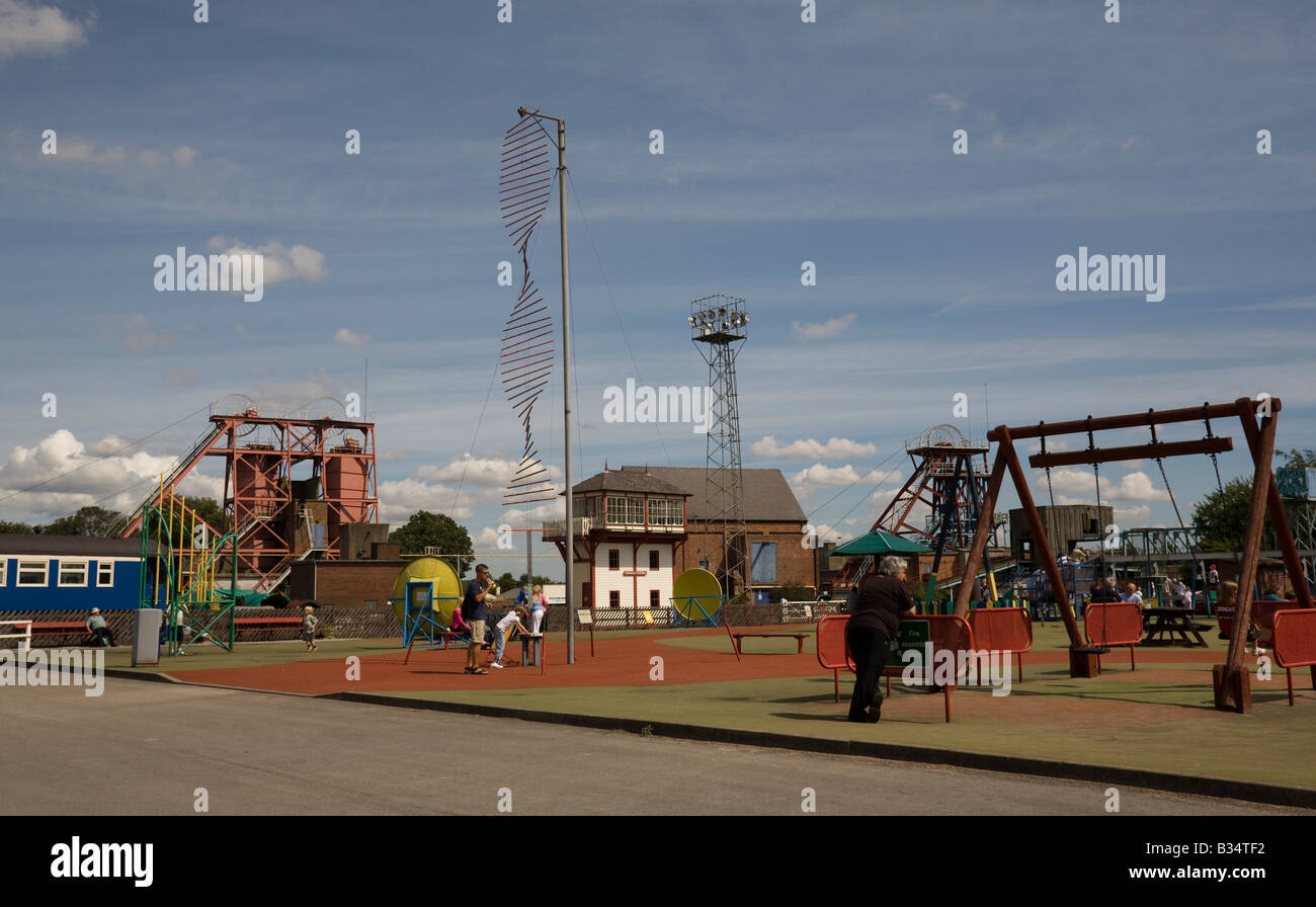 Aire de jeux au parc de découverte Snibston, Coalville, Leicester. Ancien Musée de la mine de Leics GO UK Coal mines transport Banque D'Images