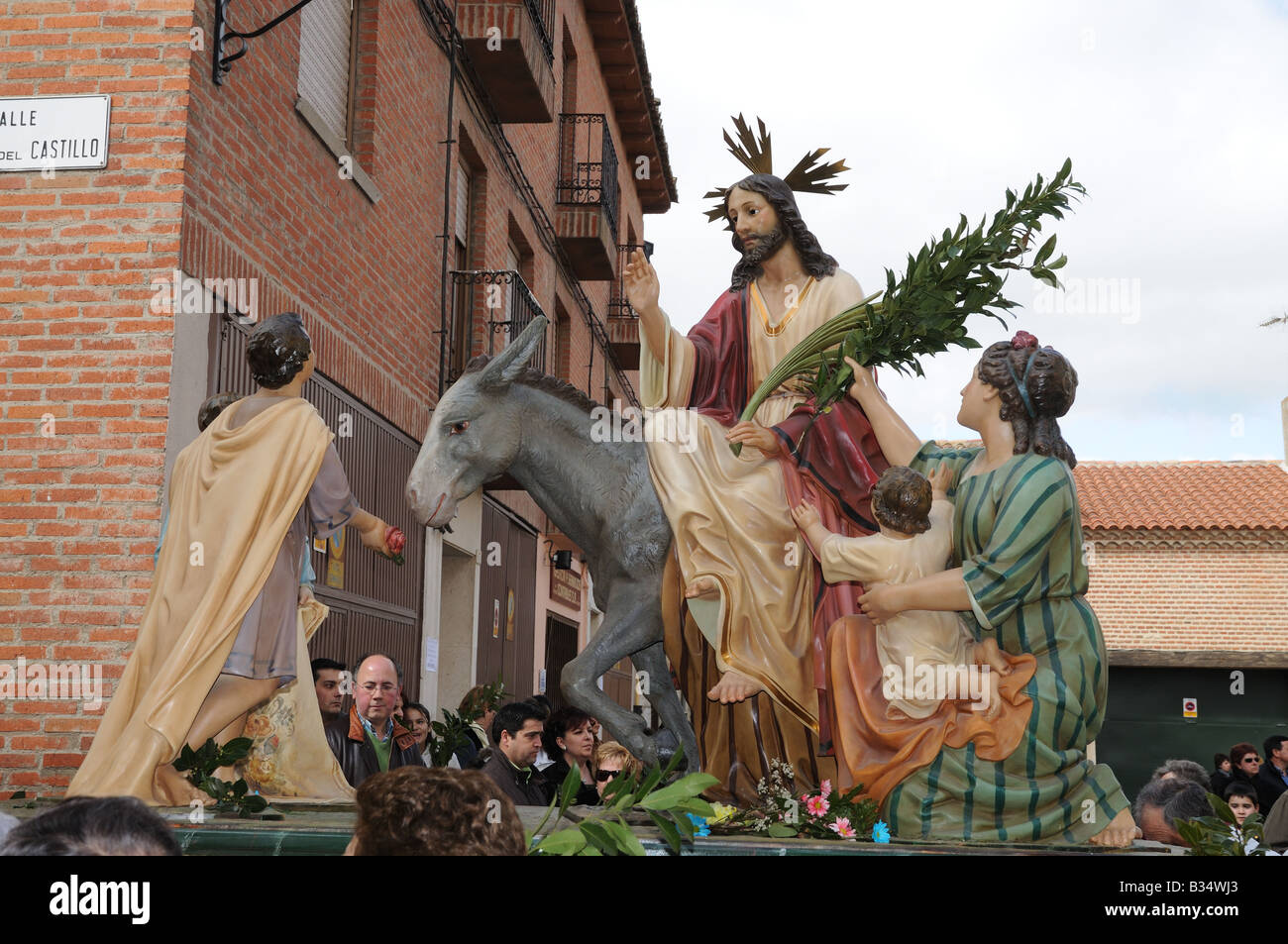 Un flotteur ou PASOS représentant Jésus Christ entrant dans Jérusalem sur l'âne au début de procession des Rameaux à Tordesillas Espagne Banque D'Images