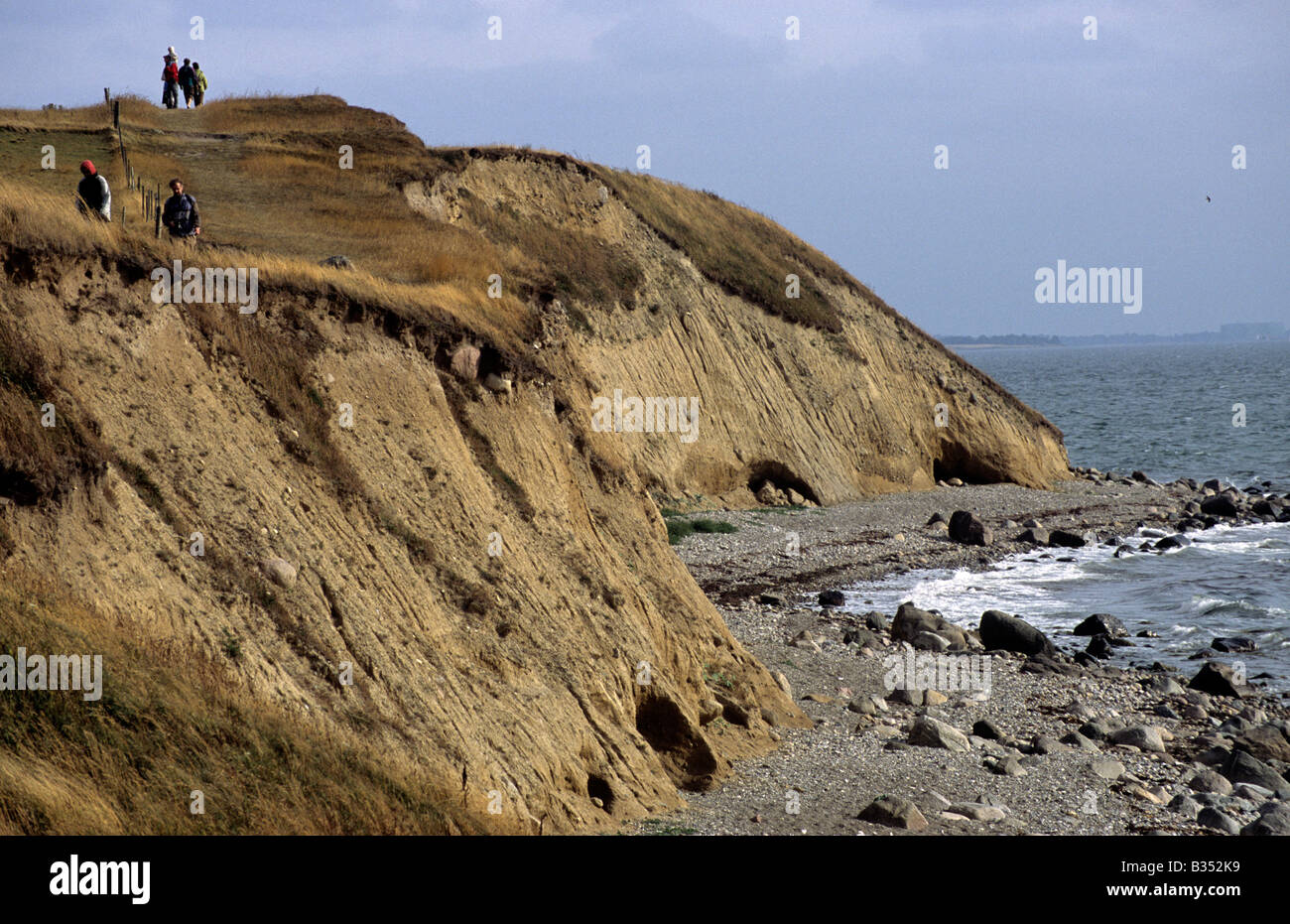 Danemark Fyns Hoved Hindsholm les touristes de la côte de la mer sea cliff Banque D'Images