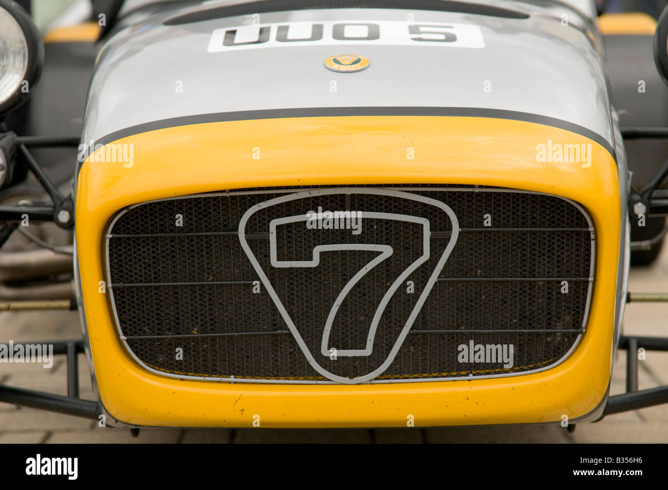7 Lotus Caterham classic british motor grille avant avec symbole 7 Banque D'Images