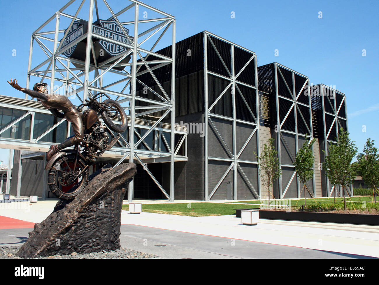 Une statue d'un grimpeur Hill se trouve à l'extérieur du Musée Harley-Davidson, Milwaukee. Banque D'Images