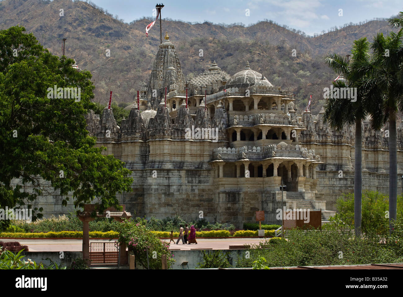 CHAUMUKHA MANDIR à RANAKPUR avec 1444 piliers est l'un des plus beaux temples Jains jamais construit près de RAJASTHAN INDE Sadri Banque D'Images