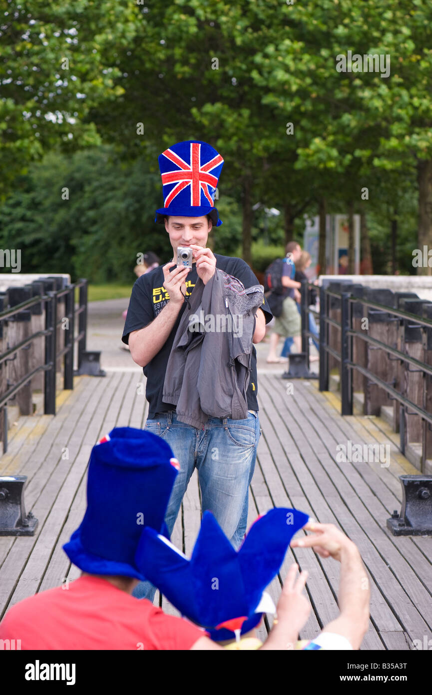Les touristes étrangers profitent de l'occasion par la rivière Thames, London Royaume Uni Banque D'Images