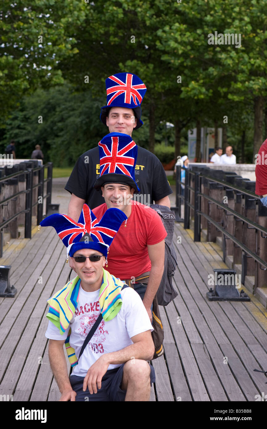 Les touristes étrangers profitent de l'occasion par la rivière Thames, London Royaume Uni Banque D'Images