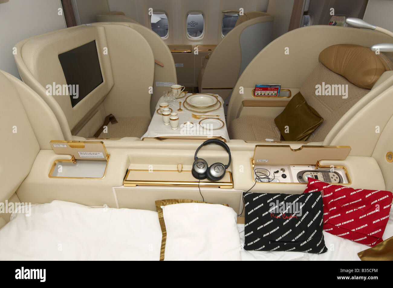 First Class Boeing 777-300ER d'Air India Farnborough Air Show 2008 Photo  Stock - Alamy