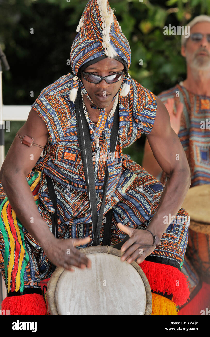 Dans la scène de sexe masculin le batteur de tambours africains Victoria British Columbia Canada Banque D'Images