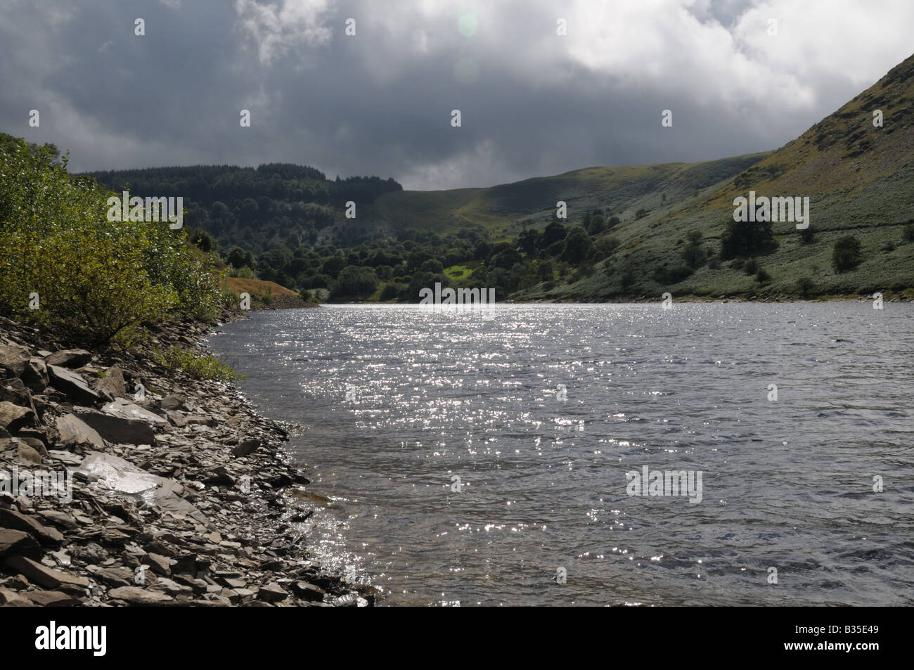 Garreg Ddu réservoir dans la vallée de l'Elan Banque D'Images