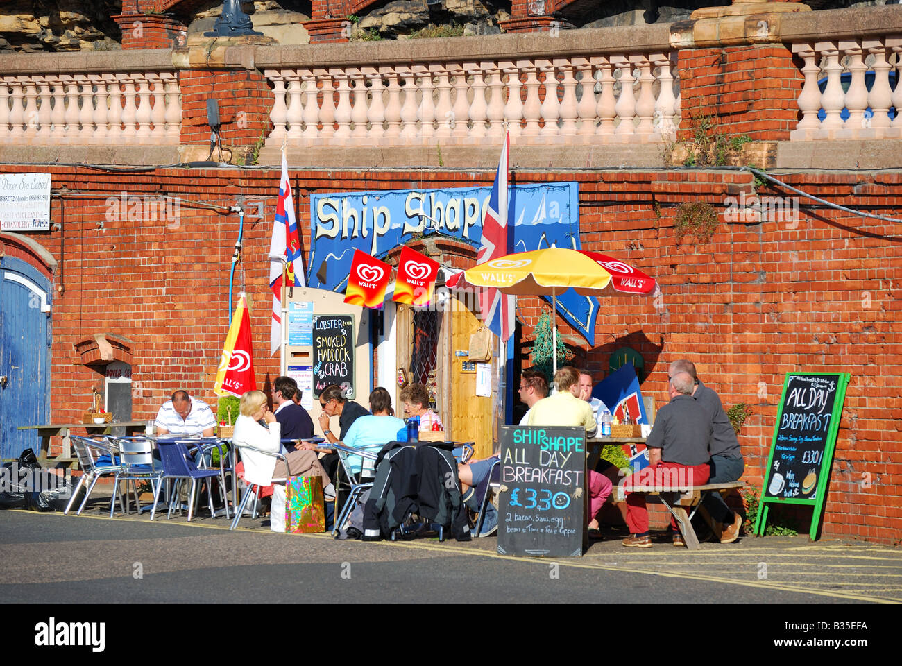 Ship-Shape Cafe, Royal port et Marina, Ramsgate, Île de Thanet, dans le Kent, Angleterre, Royaume-Uni Banque D'Images
