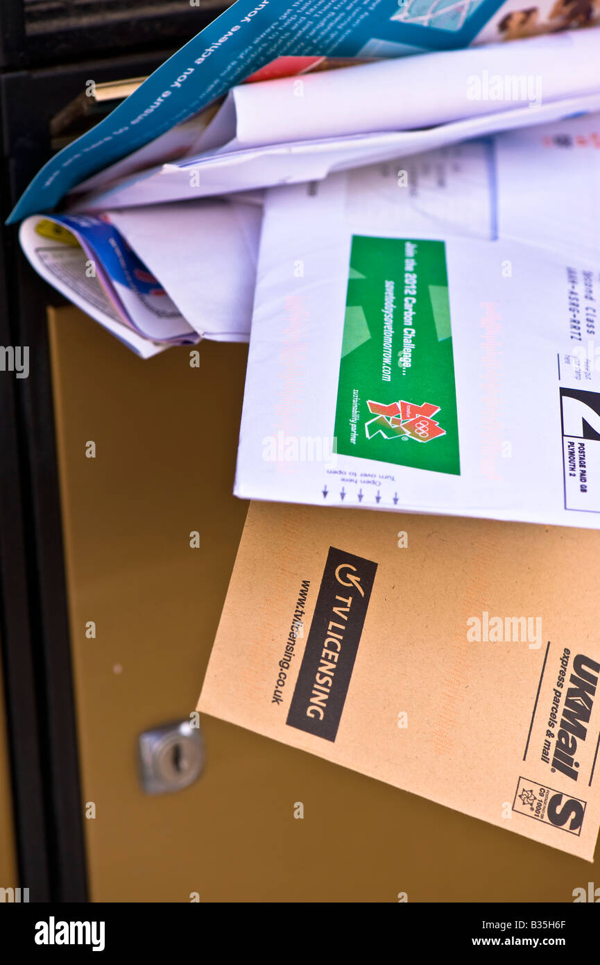 Mail non recouvrées en letterbox London United Kingdom Banque D'Images