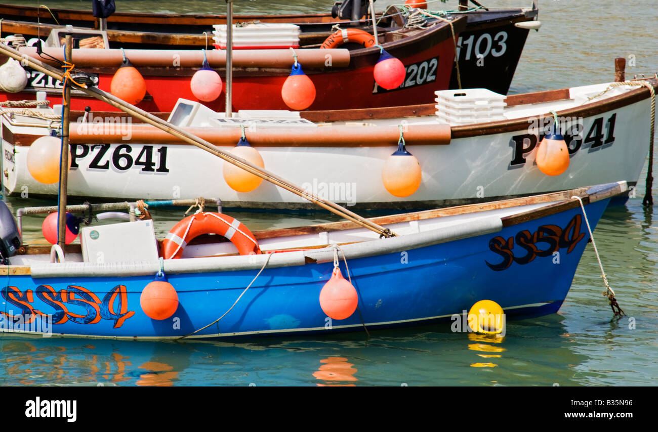 Bateaux amarrés au port de St Ives, Cornwall, England, UK Banque D'Images