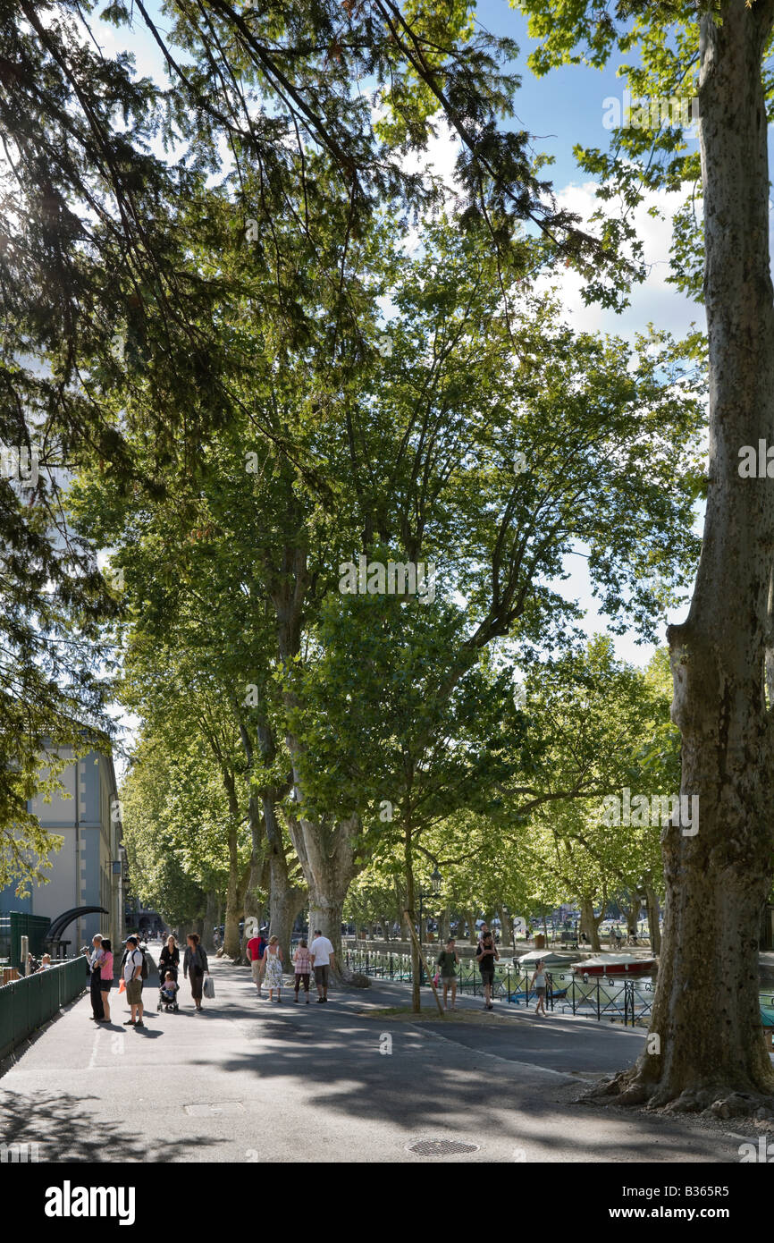 Quai Jules Philippe le long du Canal du Vasse, Annecy, Alpes, France Banque D'Images