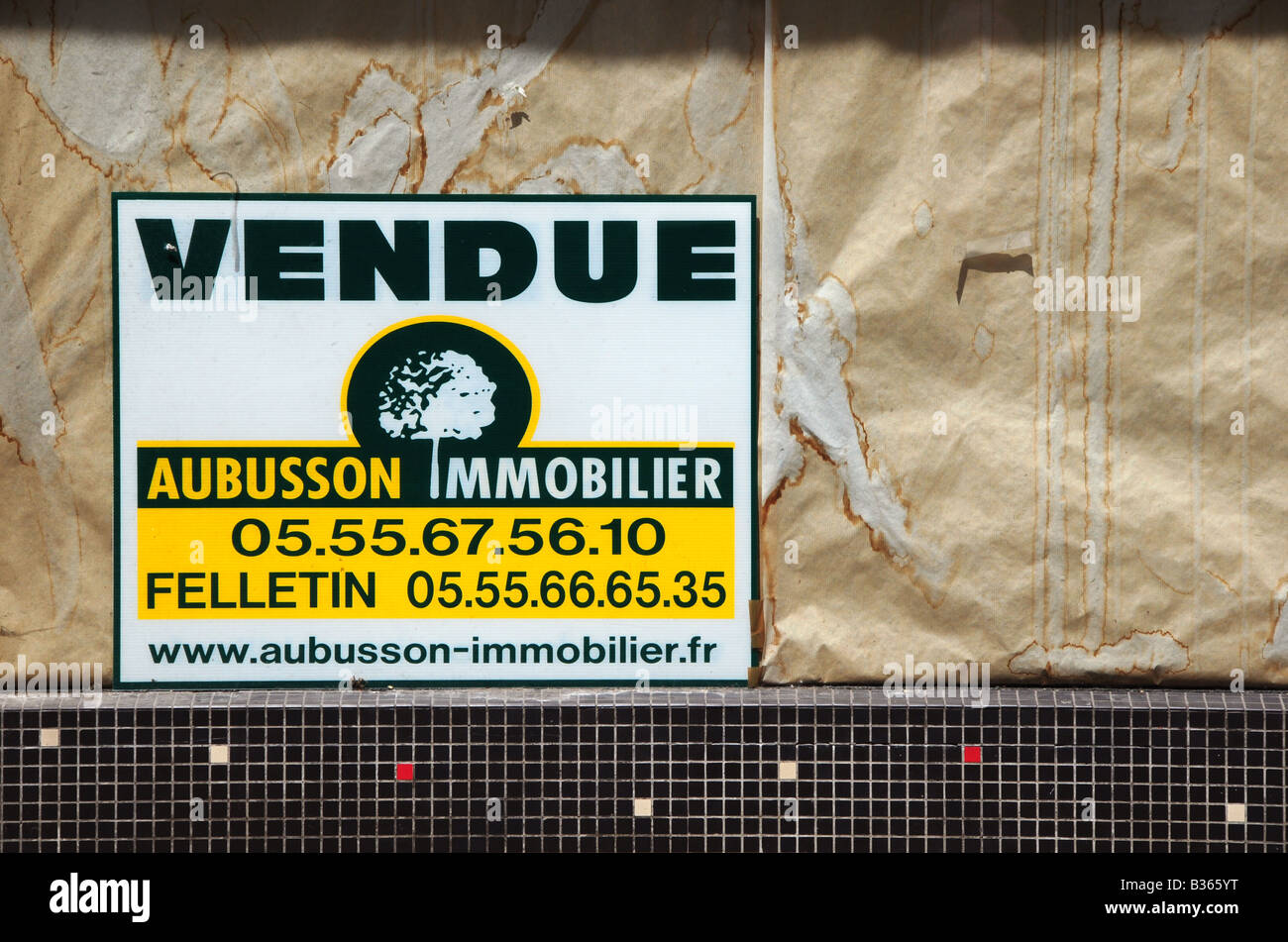 Propriété en vente signer à Aubusson, France Banque D'Images