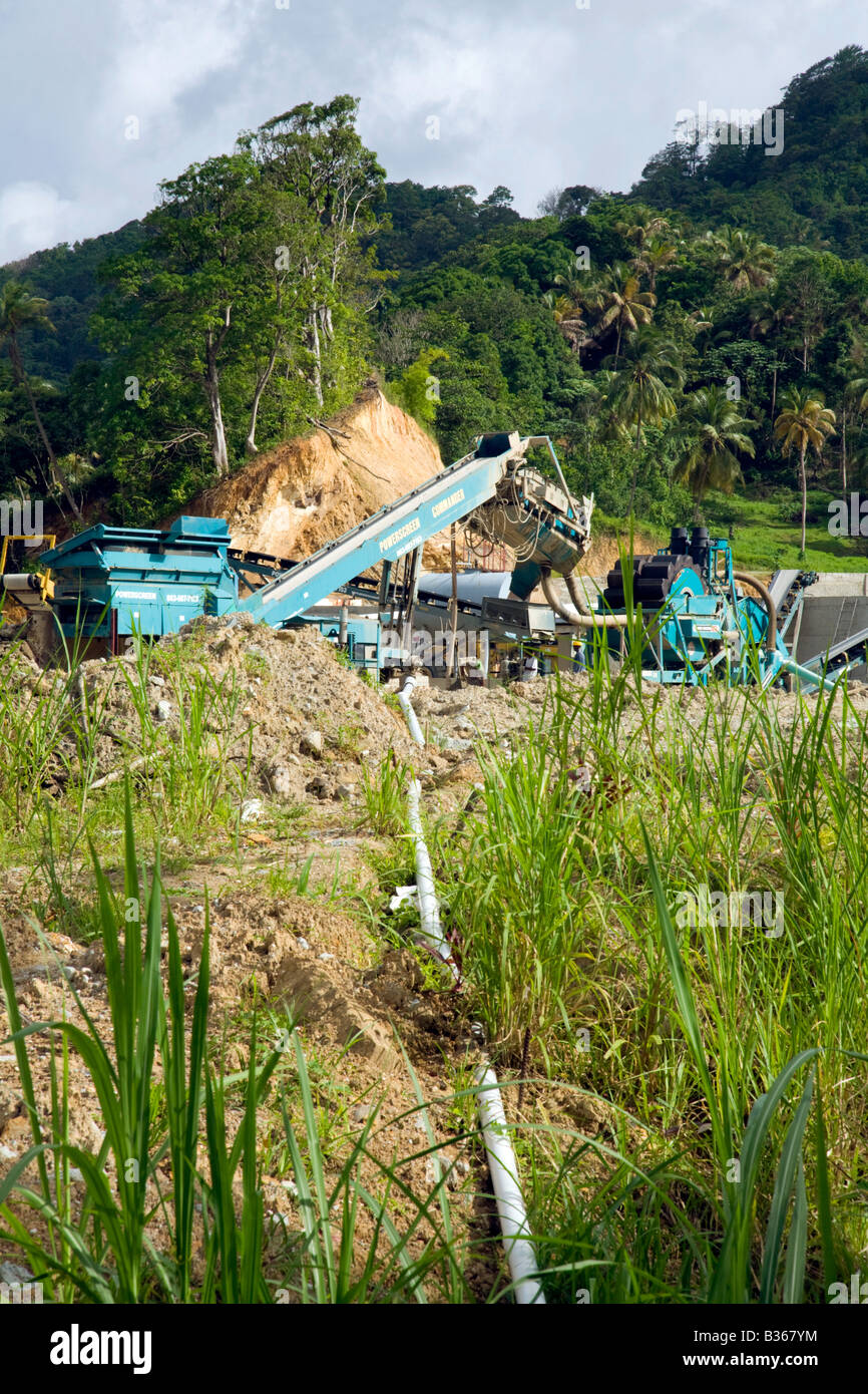Machines de construction des zones de compensation de la rainforest, St Lucia, "West Indies" Banque D'Images