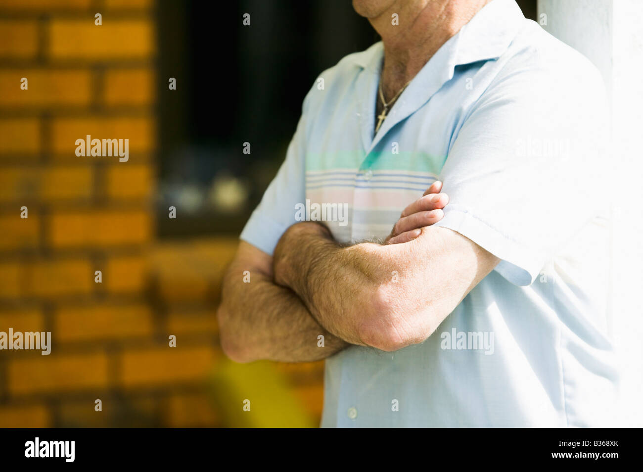 Ses bras repliables man Banque D'Images