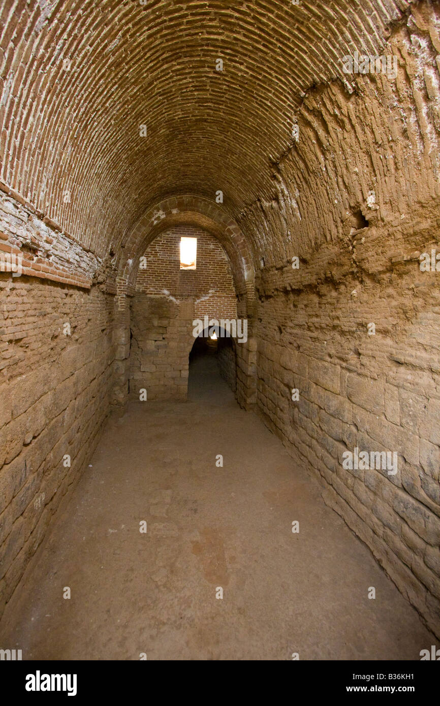 Grande chambre voûtés en briques à Takht e Soleiman en Iran Banque D'Images