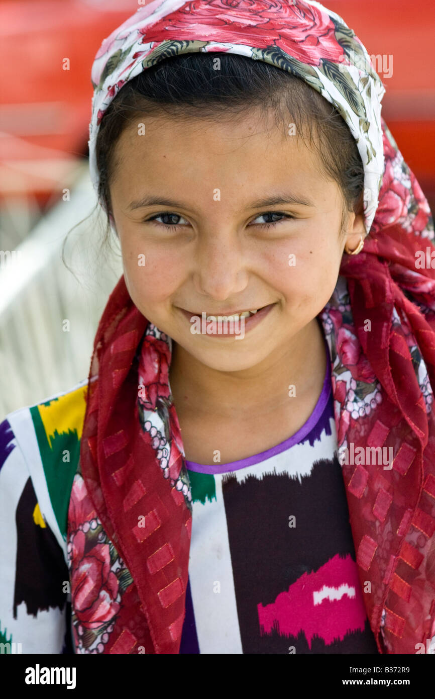 Fille ouzbek à Boukhara Ouzbékistan Banque D'Images