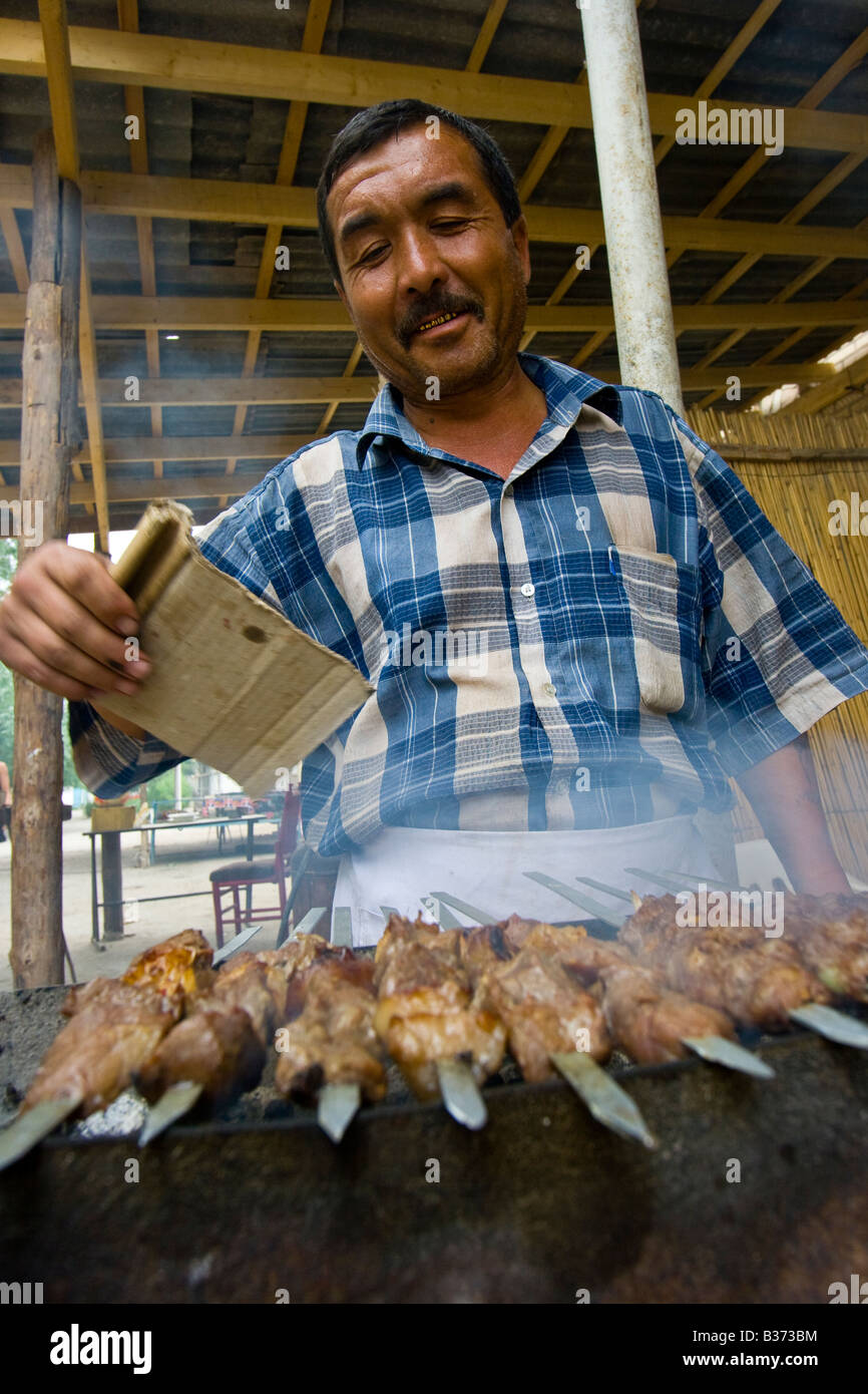 La cuisson dans l'agneau chachlik dans Khiva Ouzbékistan Banque D'Images