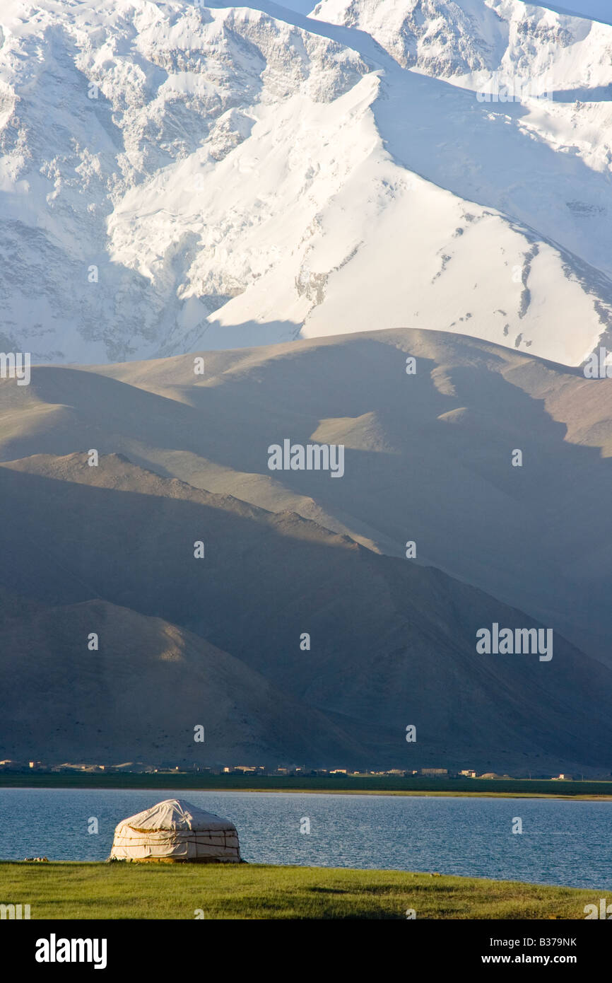 Yourte à Kara Kul Lake sur la Karakoram Highway dans la province du Xinjiang Chine Banque D'Images