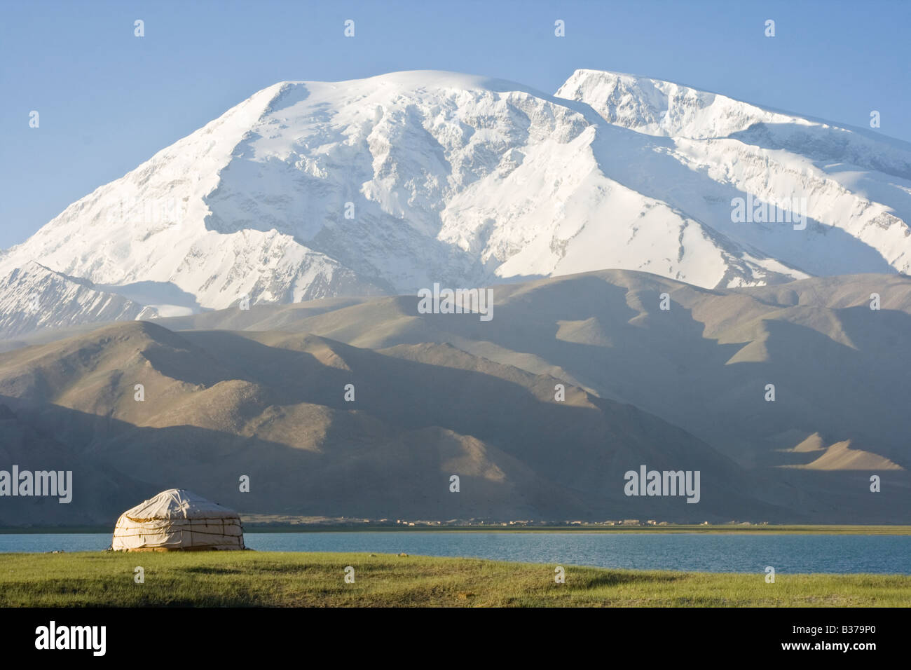 Yourte à Kara Kul Lake sur la Karakoram Highway dans la province du Xinjiang Chine Banque D'Images