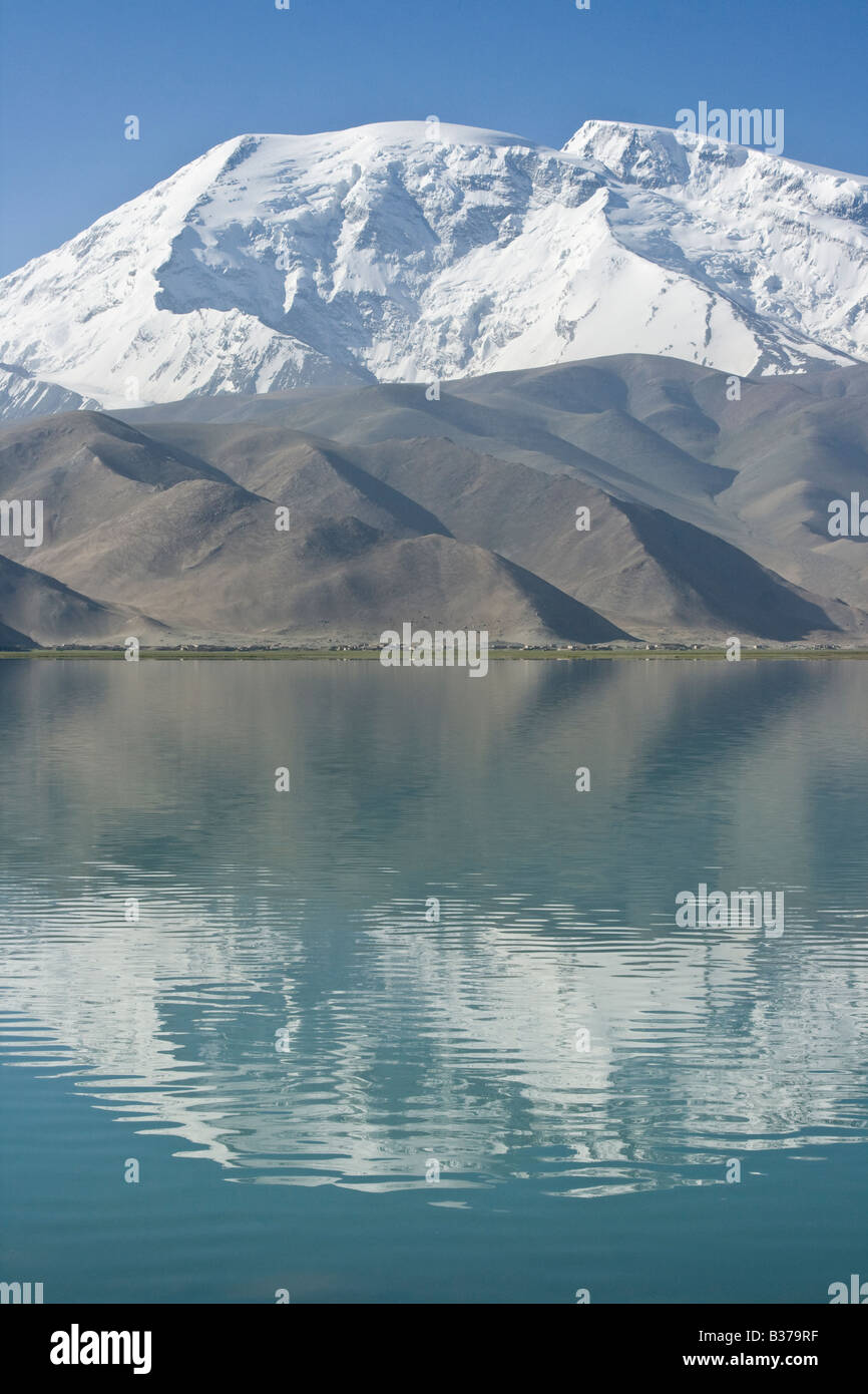 Des paysages de montagne à Kara Kul Lake sur la Karakoram Highway dans la province du Xinjiang Chine Banque D'Images