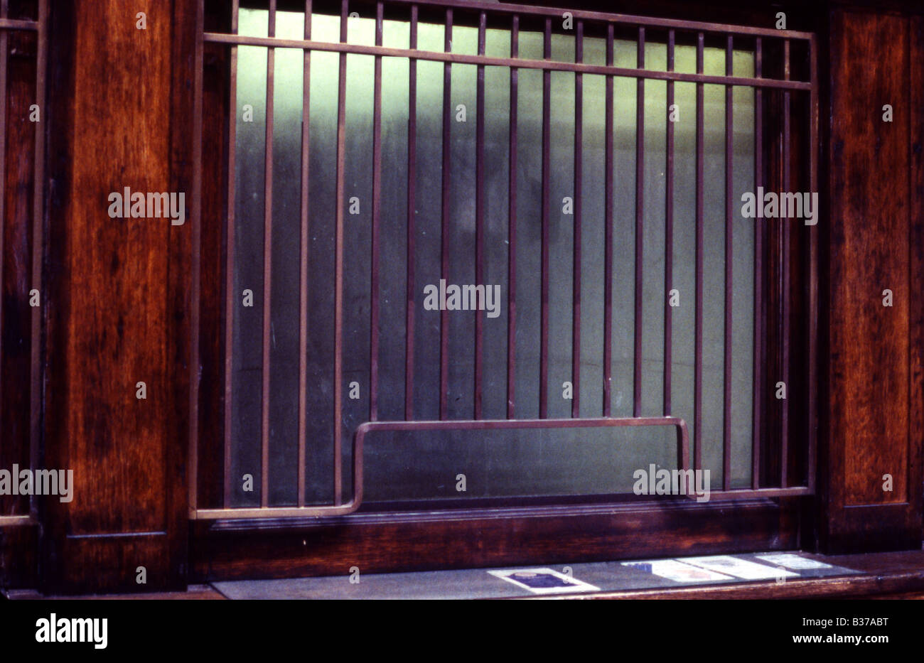 Une fenêtre d'objets perdus et trouvés à la gare, ou fenêtre de billetterie Banque D'Images