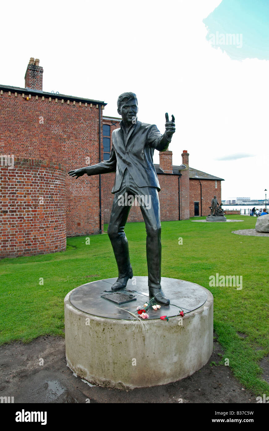 Une statue de la rock star 'billy fury' au 'Albert Dock de Liverpool, Royaume-Uni Banque D'Images