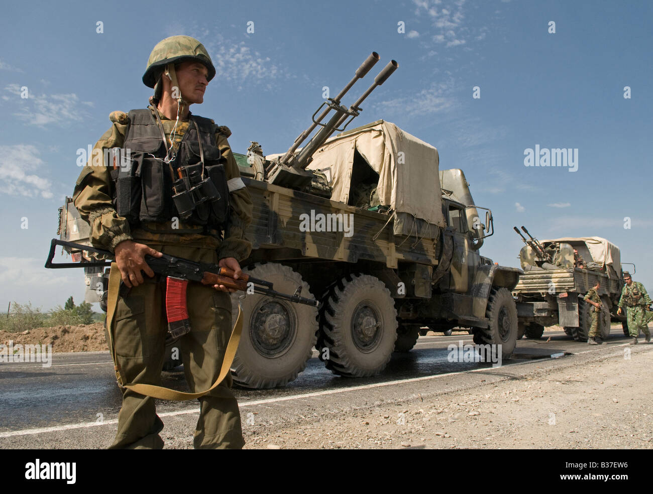 Quelques 10km soldats russes de Gori sur la route menant à Tbilissi pendant la guerre russo-géorgienne.Géorgie août 2008 Banque D'Images