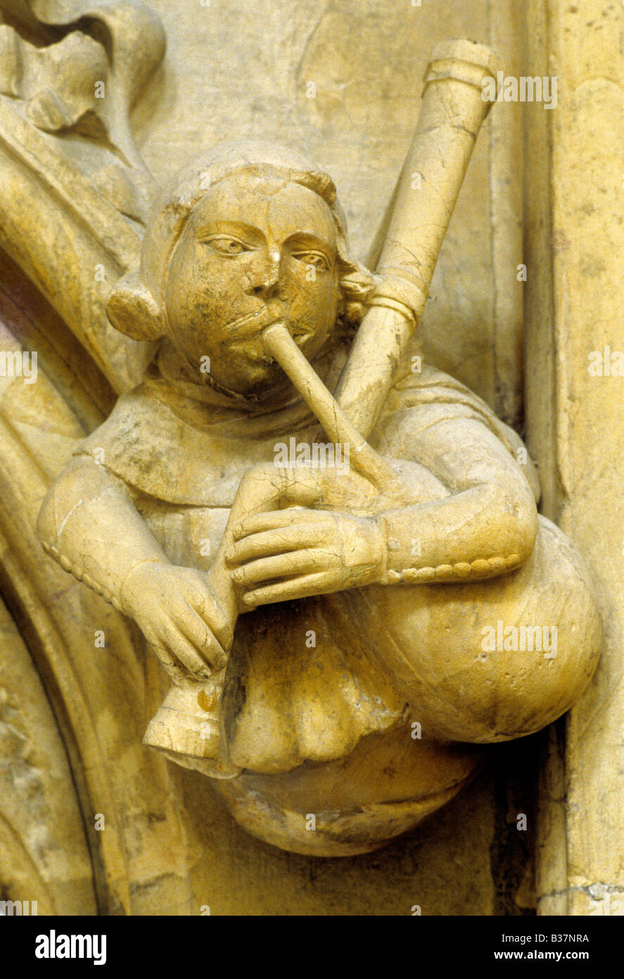 Beverley Minster Anglais musicien jouant de la cornemuse médiévale de harpe musique instrument à vent figure sculpture sur pierre Banque D'Images