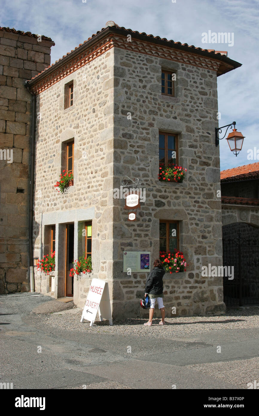 La Maison Sauvagnarde Musée de scieurs les sabots et les traditions locales dans la région de Sauvain le centre de la France Banque D'Images