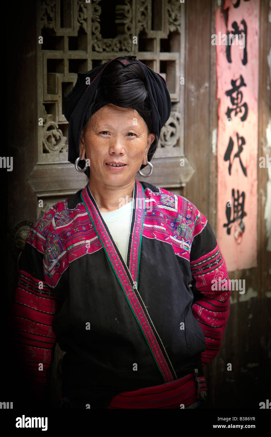 Les femmes aux cheveux longs de Huangluo Yao Village ces femmes n'ont qu'une seule coupe de cheveux au cours de leur vie un Ping Longsheng Rizières en terrasses Banque D'Images