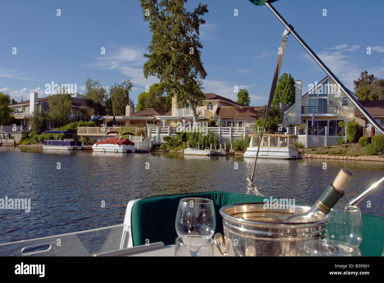 Maisons communautaires exclusifs, des maisons le long du lac à Westlake Village, Los Angeles County, Californie, ville isolée et élite Banque D'Images