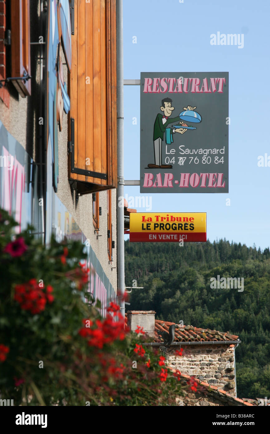 Restaurant sign in Bar Hôtel à Sauvain le centre de la France Banque D'Images