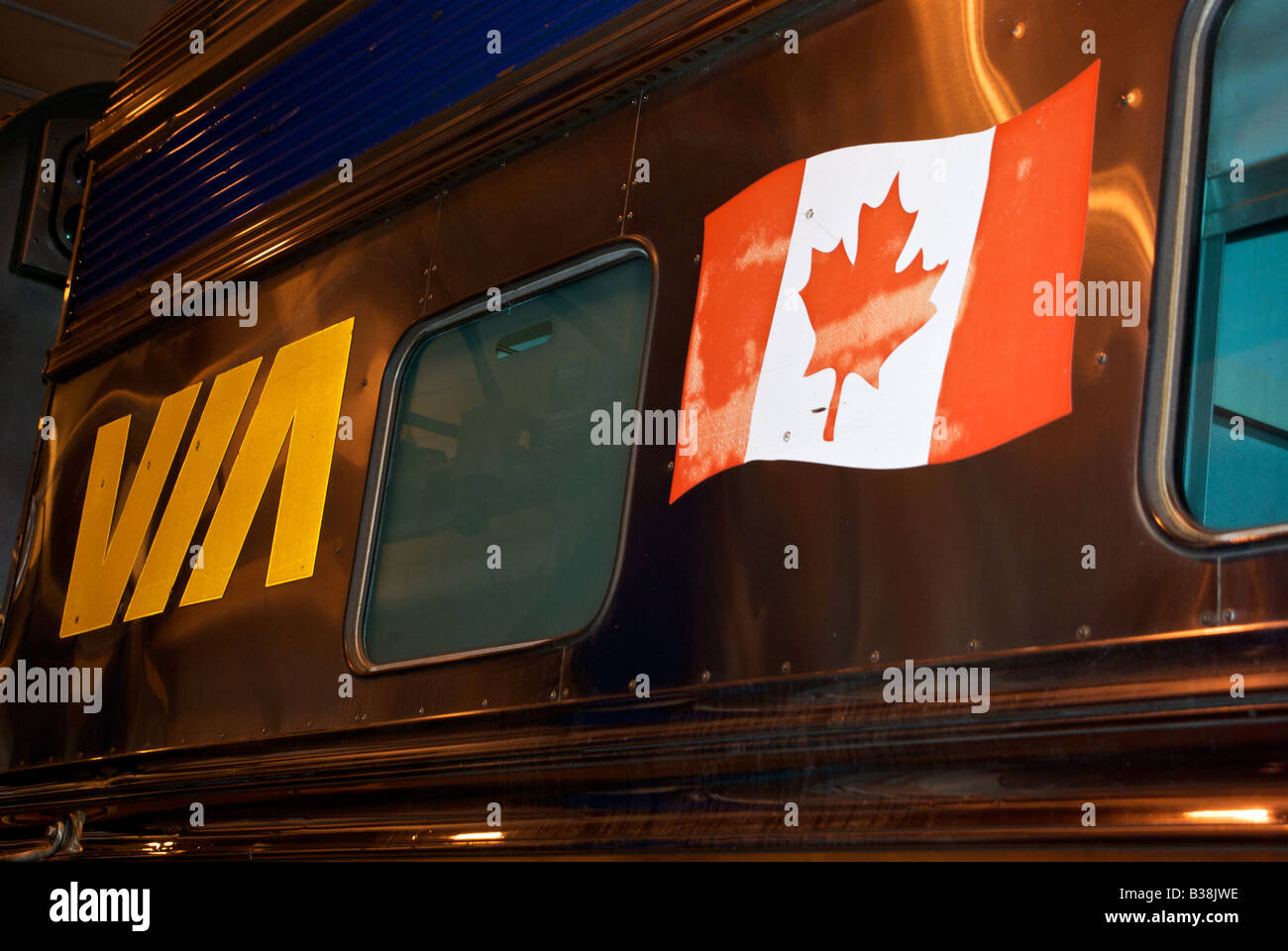 Le train de voyageurs de VIA Rail voiture-coach Banque D'Images