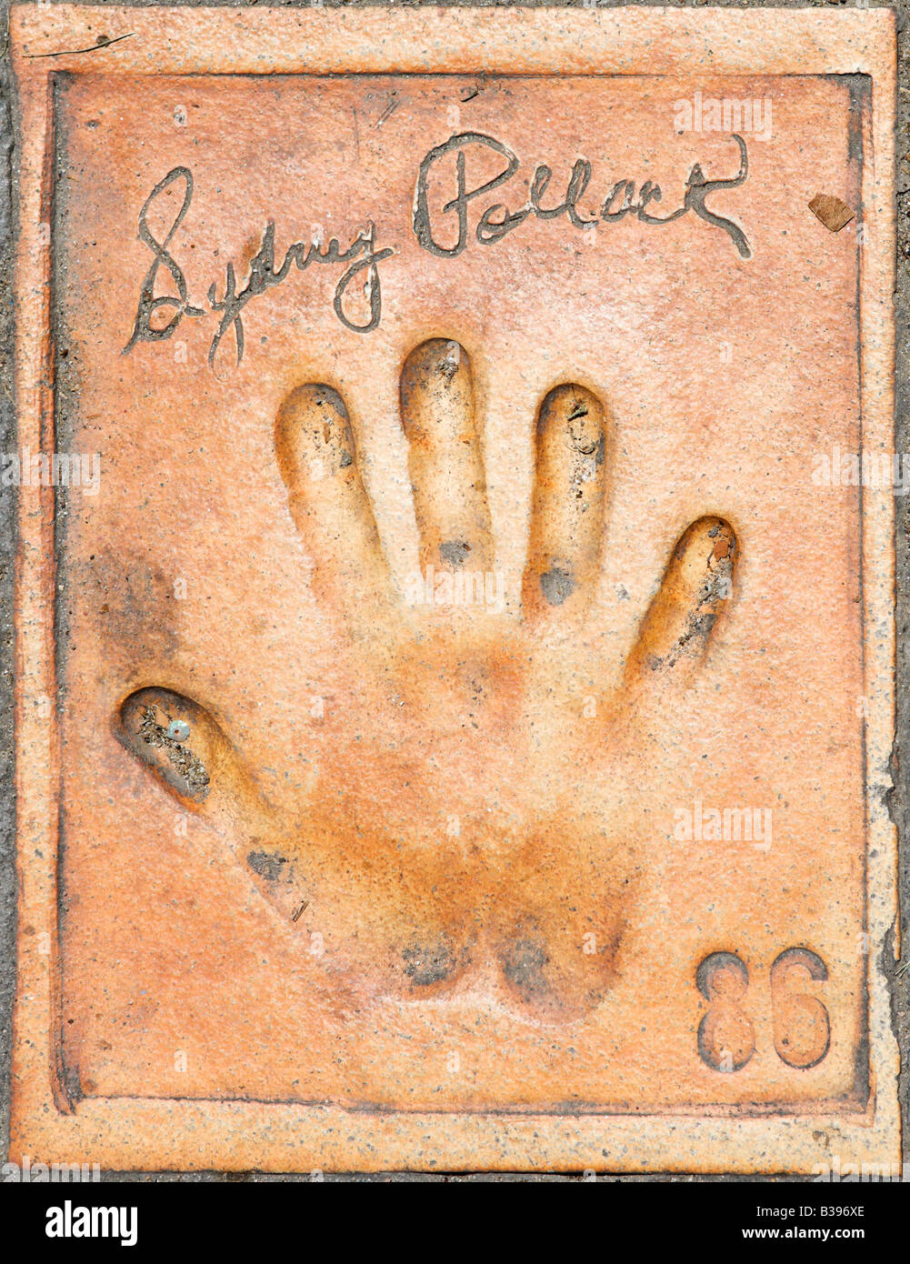 Sydney Pollack handprint sur le trottoir à l'extérieur du Palais des Festivals, Cannes, Cote d Azur, Provence, France Banque D'Images