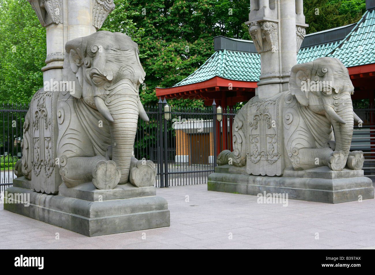 Deutschland, Berlin, Allemagne, Elefantentor Zoo Elephants Embarquement au zoo de Berlin Banque D'Images