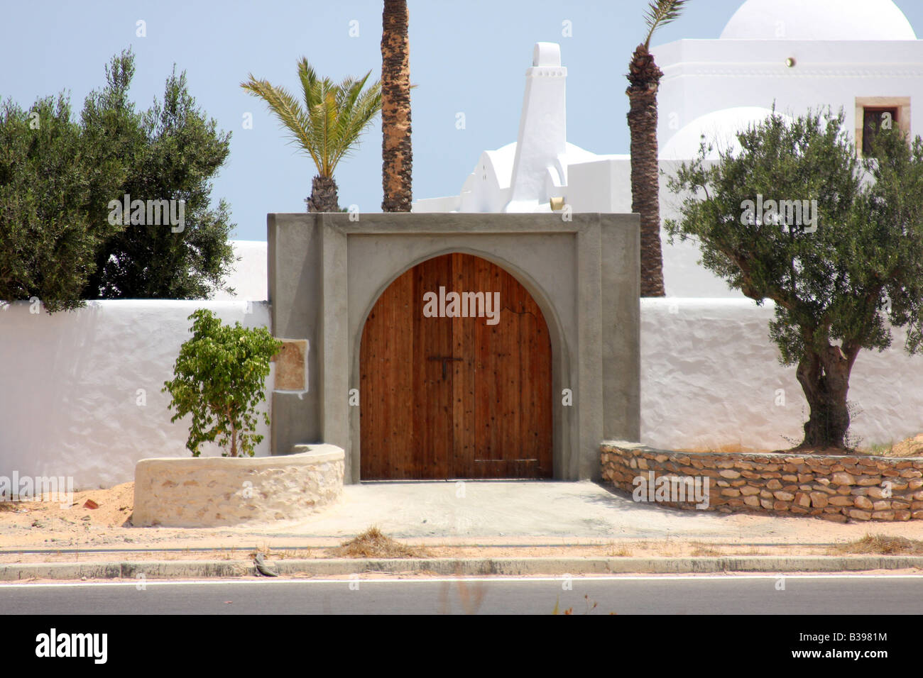 Maison blanche dans le style arabe à Djerba (Tunisie). Banque D'Images