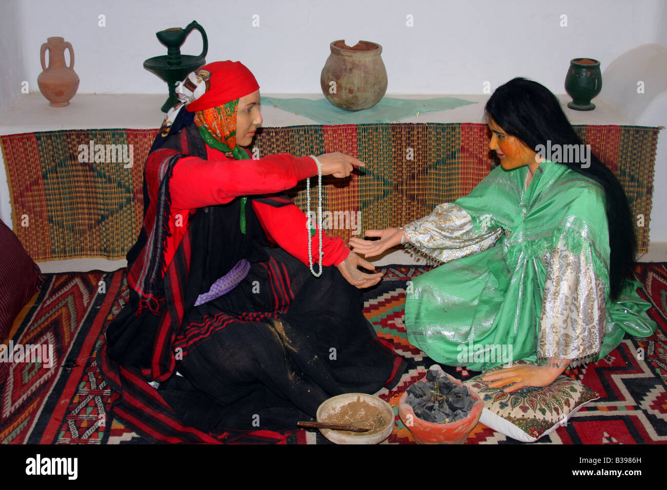 Marionnettes représentant le mode de vie traditionnel en Tunisie, l'Afrique. Banque D'Images