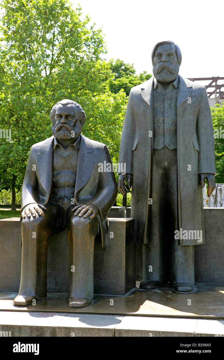 Deutschland, Berlin, Karl Marx et Friedrich Engels Denkmal, Allemagne Berlin Le Marx Engels Monument Banque D'Images
