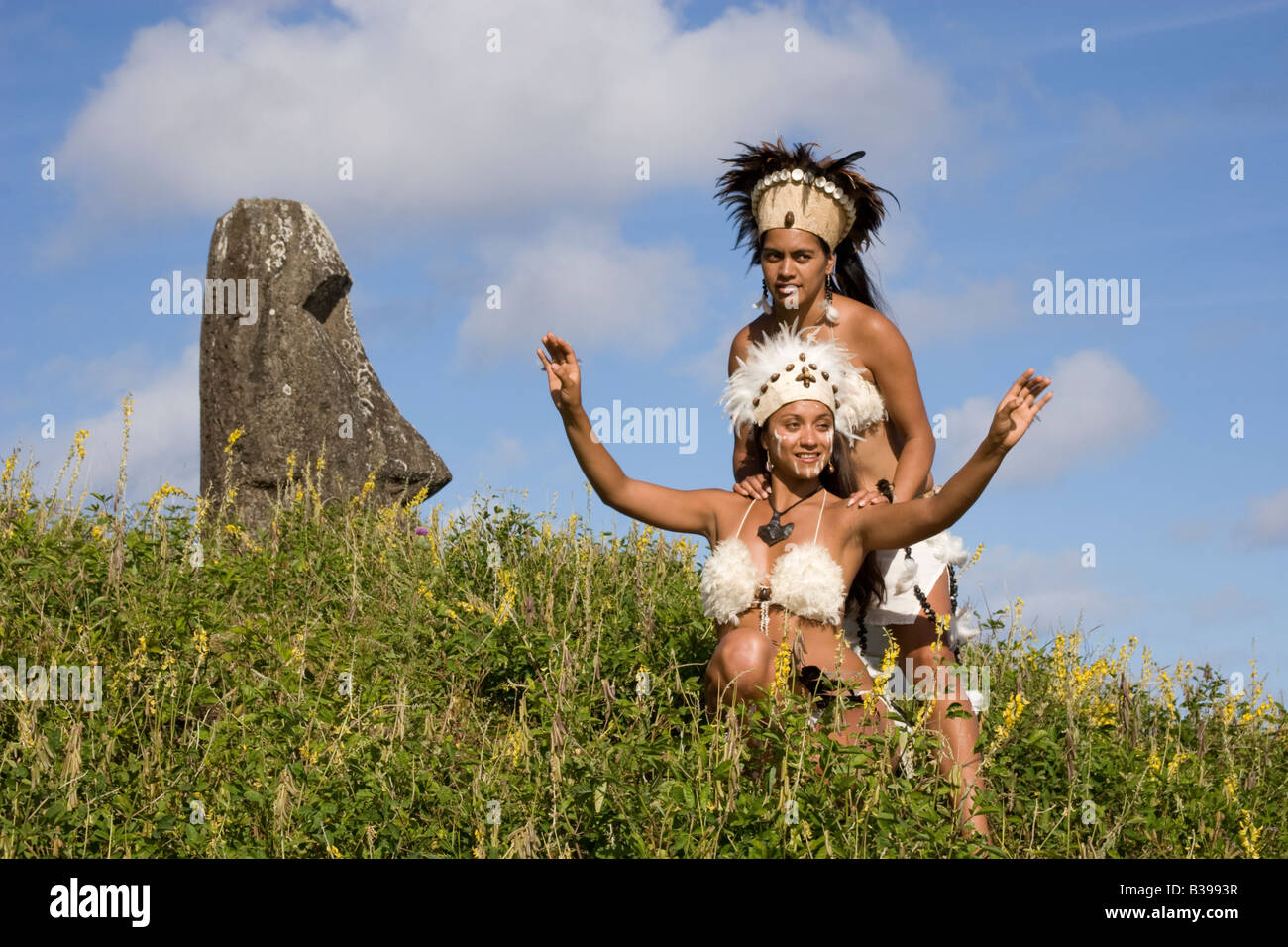 Danseurs de rapa Nui en costume traditionnel sur l'île de Pâques, au Chili Banque D'Images