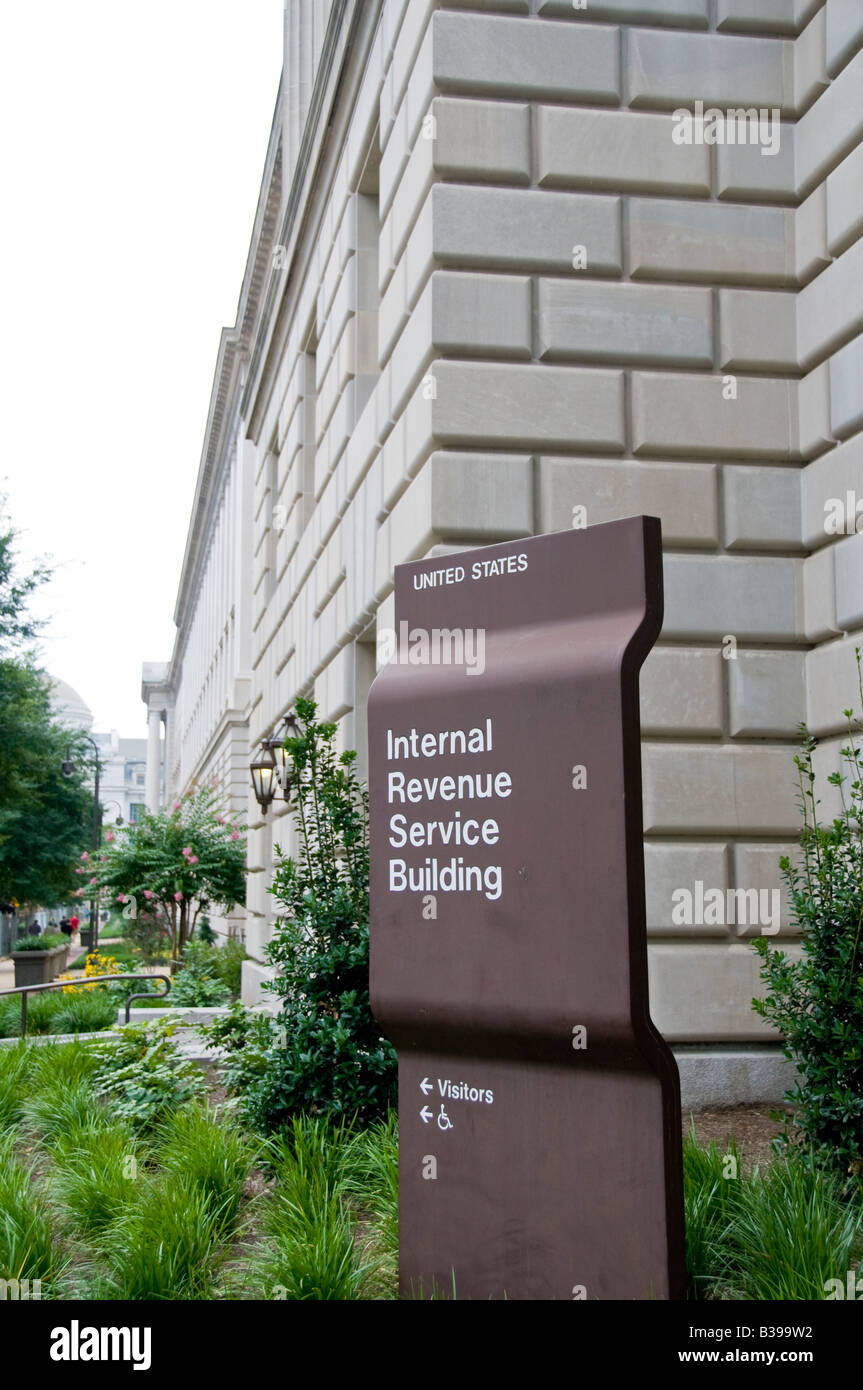 Internal Revenue Service IRS Building Washington DC // WASHINGTON DC — Internal Revenue Service (IRS) Building on Pennsylvania Avenue, Washington DC Banque D'Images