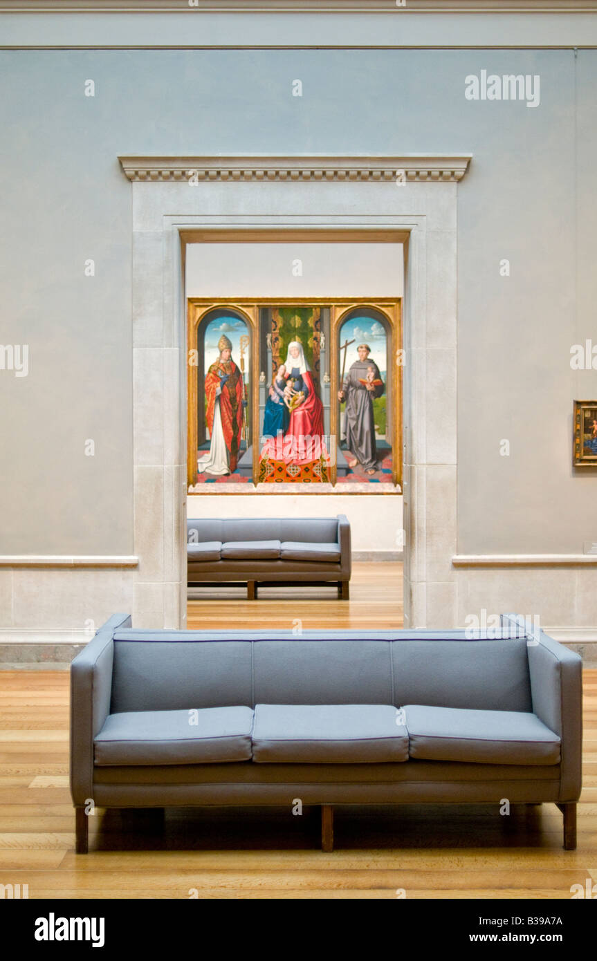 National Gallery of Art Paintings Washington DC // WASHINGTON DC — la National Gallery of Art est un musée d'art, situé sur le National Mall à Washington, D.C. le musée a été créé en 1938 par le Congrès des États-Unis, avec des fonds pour la construction et une importante collection d'art donnés par Andrew W. Mellon plus des œuvres d'art majeures données par Lessing J. Rosenwald, des contributions d'art italien de Samuel Henry Kress, et plus de 2 000 sculptures, peintures, pièces d'art décoratif et porcelaines de Joseph E. Widener. À la suite de legs comme ceux-ci, la Galerie nationale aujourd'hui hous Banque D'Images