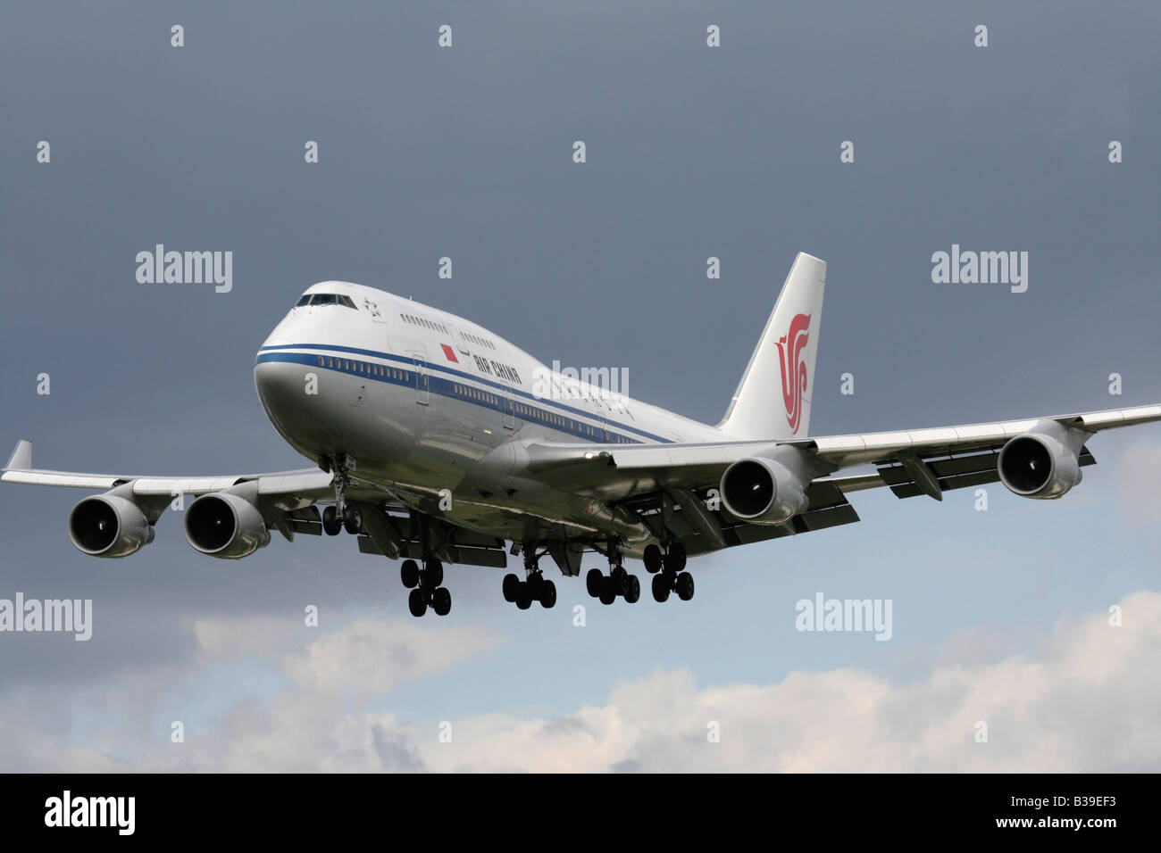 Avion Boeing 747-400 d'Air China à l'approche Banque D'Images