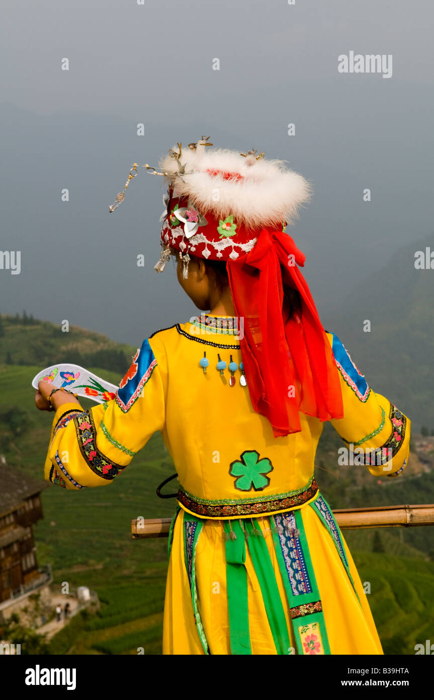 Une femme Hmong / Miao colorés Banque D'Images